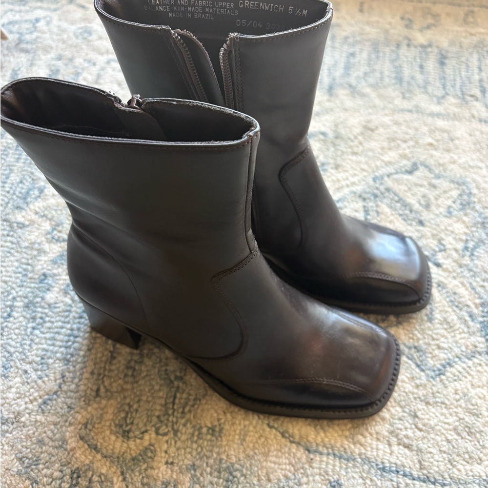 VINTAGE G.H. BASS SQUARE TOE BOOTS